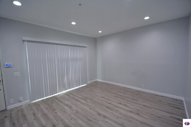 Foto del edificio - 14355 Foothill Blvd
