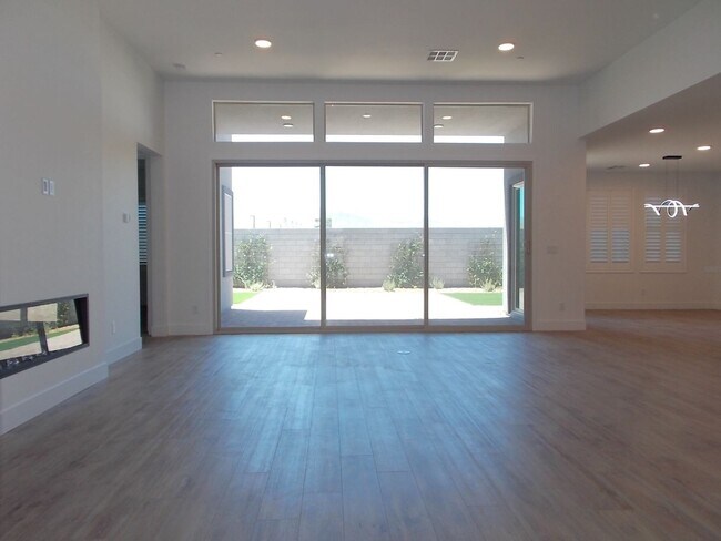 Foto del edificio - Luxury Brand-New Home with Designer Finishes, Courtyard & Bonus Game Room