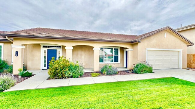 Building Photo - Beautiful Newer Single-Story Home, Fully F...