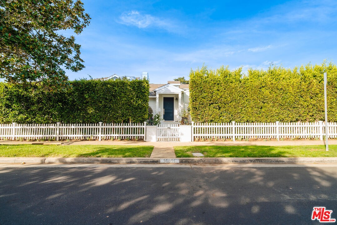 Foto principal - 14811 Drummond St