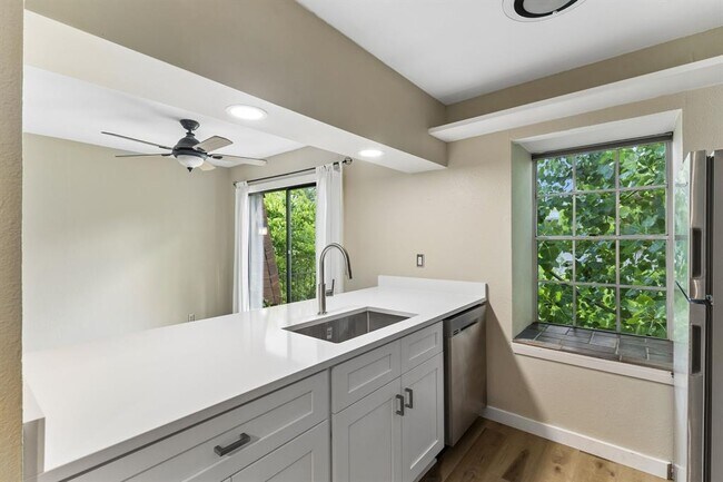 Building Photo - 7801 Shoal Creek Blvd