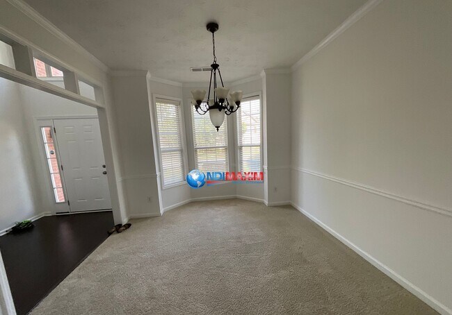 Building Photo - Beautiful spacious home in the SECKINGER c...