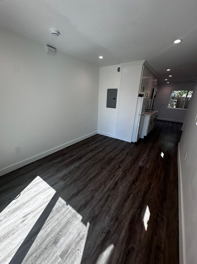 Foto del edificio - 611 Silver Strand Blvd