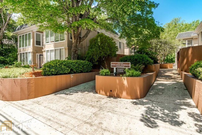 Building Photo - 1118 Rosedale Dr NE