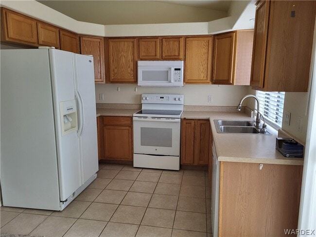 Building Photo - 9842 S Phoenix Dr