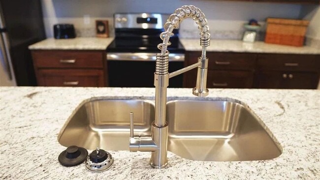 Highland Park Kitchen sink - Highland Park Apartments