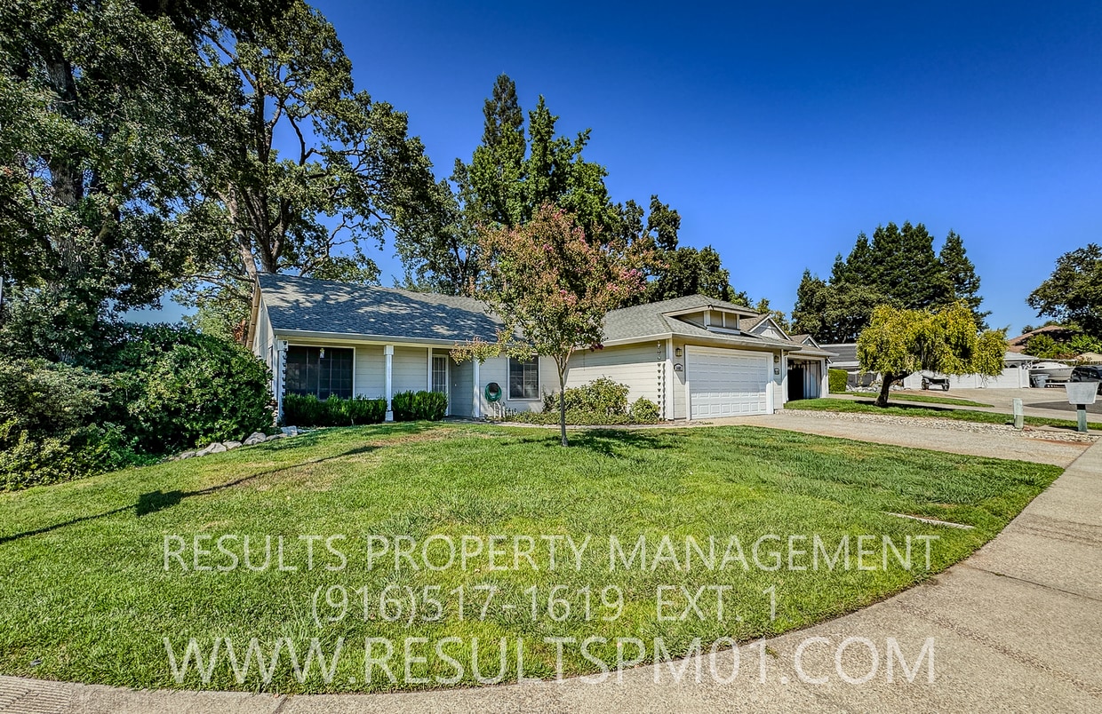 Primary Photo - Coming soon! 3 bedroom on a Large Corner Lot