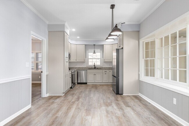 Building Photo - Beautiful townhome in the Cardinal Golf Co...