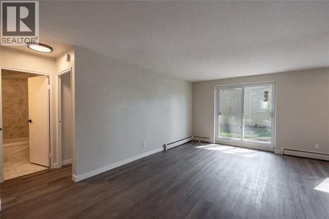 Building Photo - 1075 Brenchley St