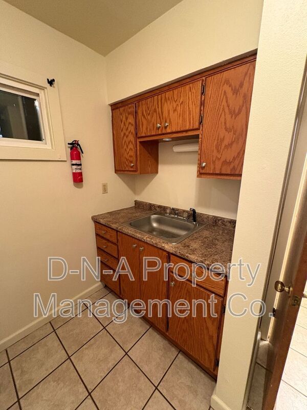Building Photo - 106 3rd St