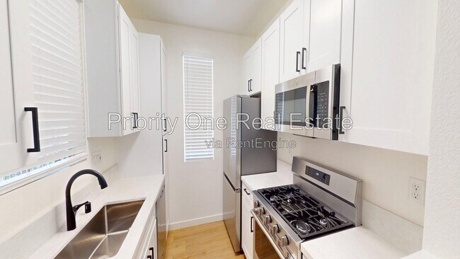 Building Photo - 10844 Sabre Hill Dr