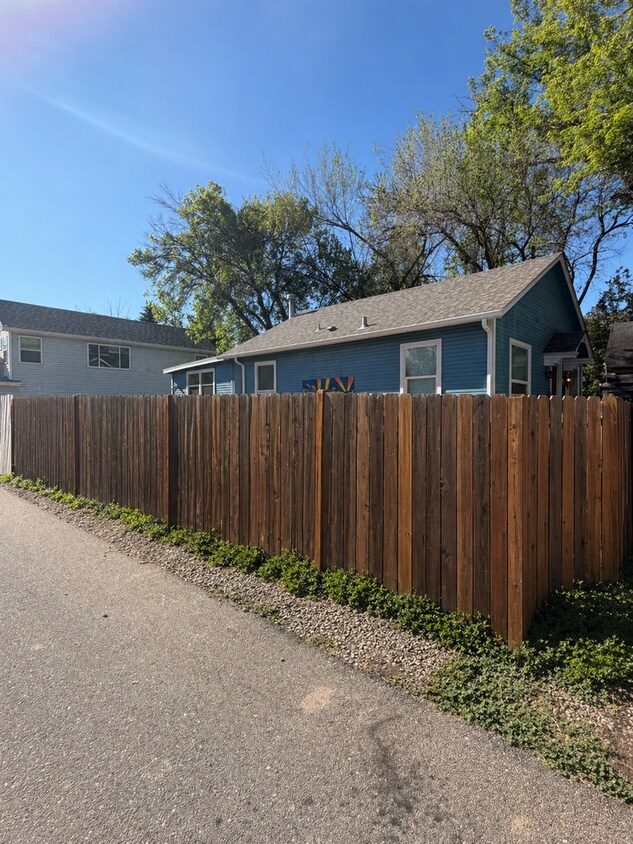 Foto del edificio - Students Welcome! Spacious 4 Bedroom Home Near CSU