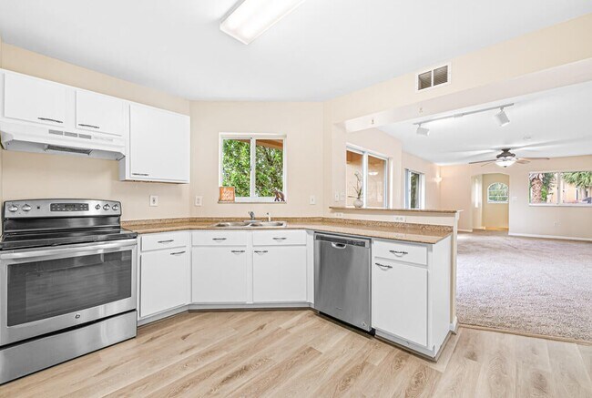 Building Photo - 900 Scotia Dr