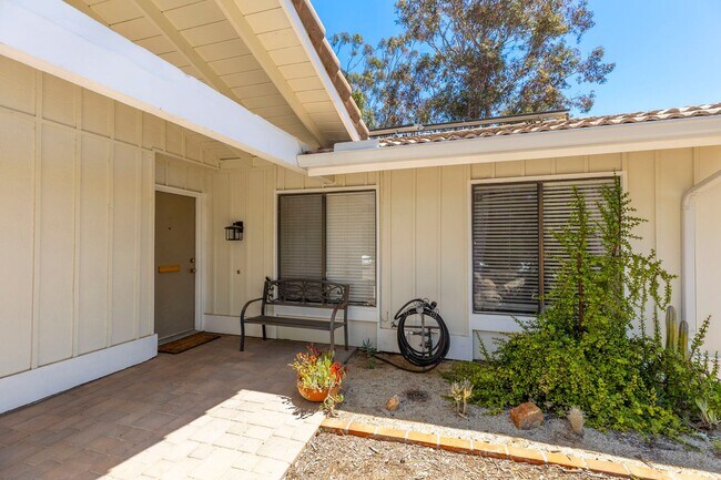 Foto del edificio - 3 Bed 2 Bath House in Scripps Ranch