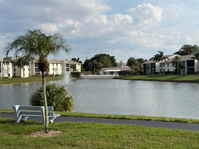 Foto del edificio - 1107 Green Pine Blvd