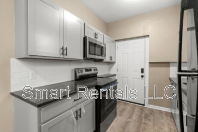 Building Photo - 4209 Ellenwood Ave