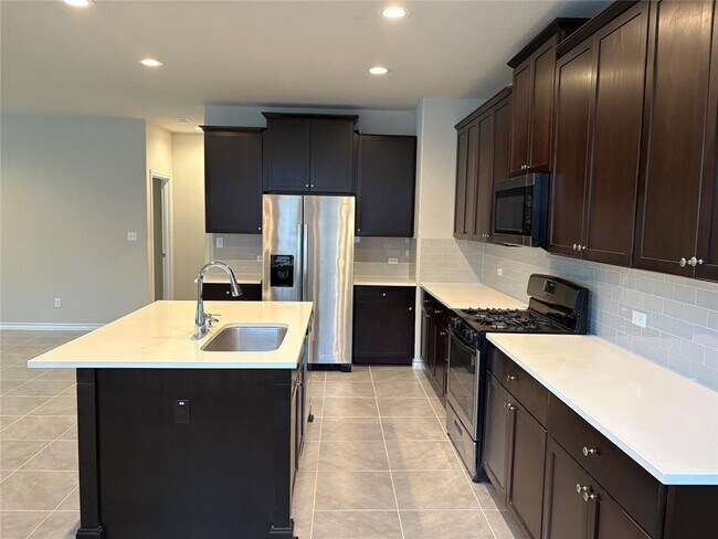 Building Photo - 147 Mary Max Cir