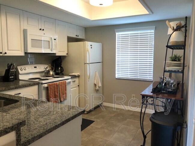 Foto del edificio - 298 Cypress Ln