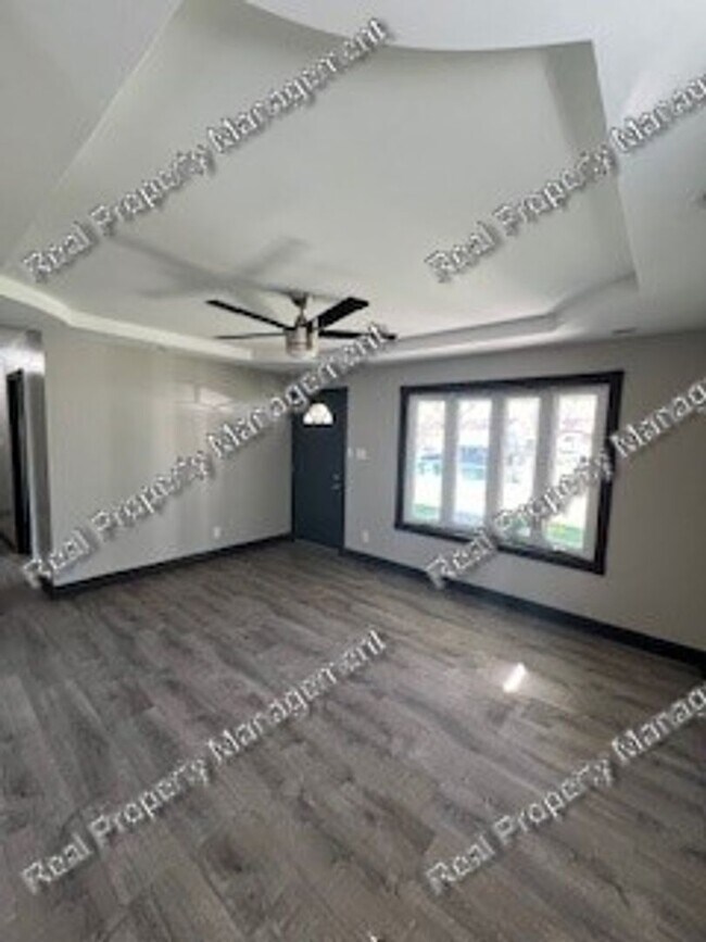 Foto del edificio - Three bedroom ranch in Hessville