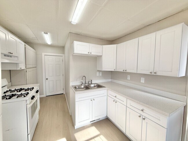 Foto del edificio - 1041 Lake Ave