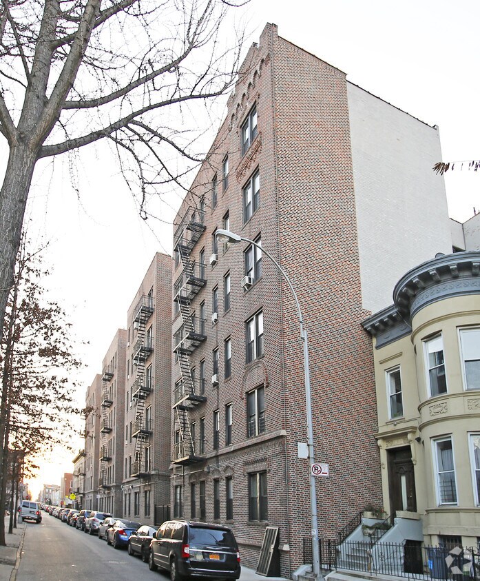 Primary Photo - 1010 Lincoln Pl