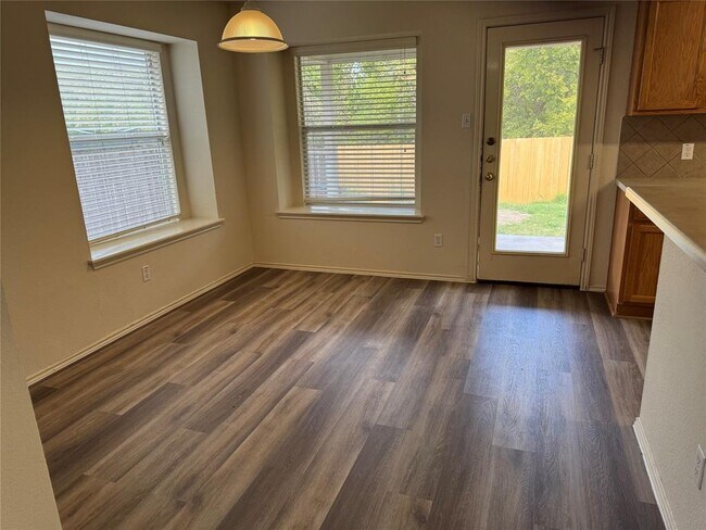 Foto del edificio - 501 Grey Feather Ct