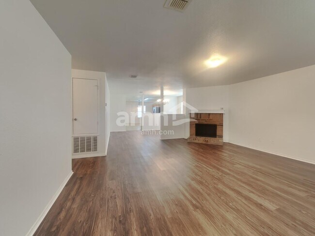 Foto del edificio - 4229 Golden Horn Ln