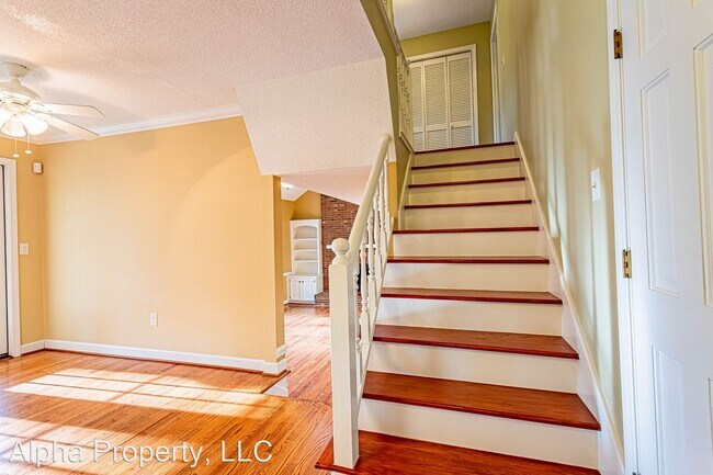 Building Photo - 5 br, 3 bath House - 102 Comstock Ct