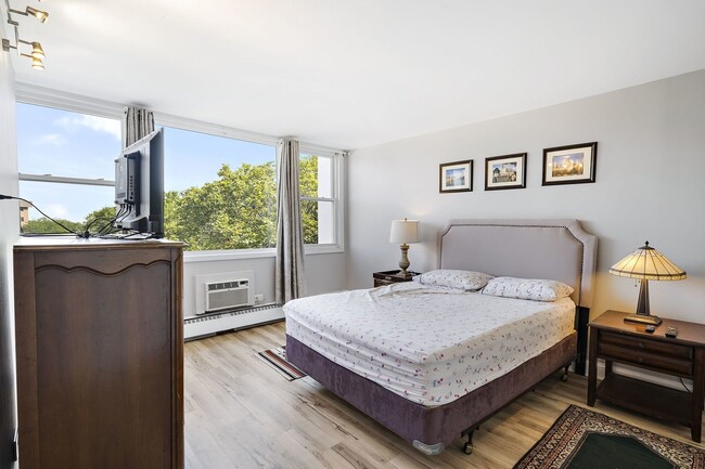 Foto del edificio - 5975 N Odell Ave