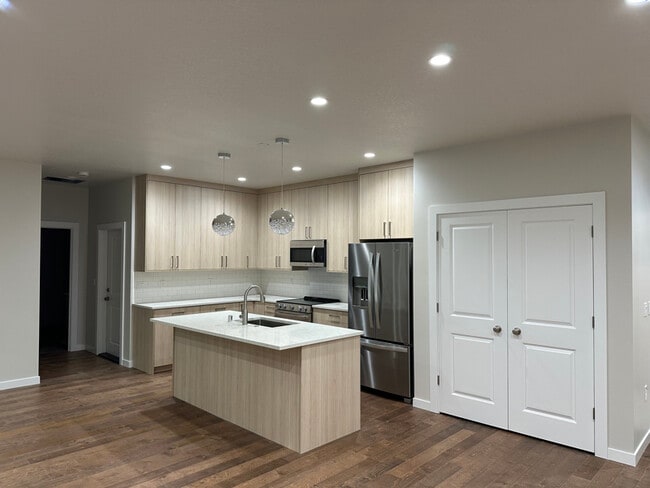 Building Photo - 222 Curtis Dr