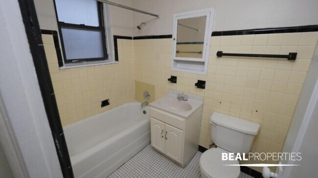 Building Photo - 0 bedroom in CHICAGO IL 60640