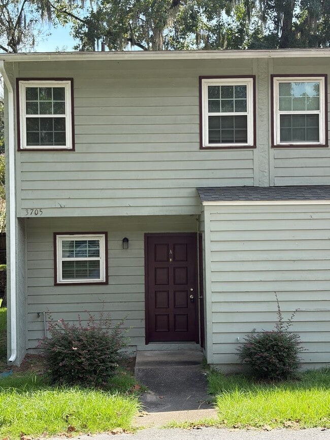 Building Photo - 3705 Aksarben Dr