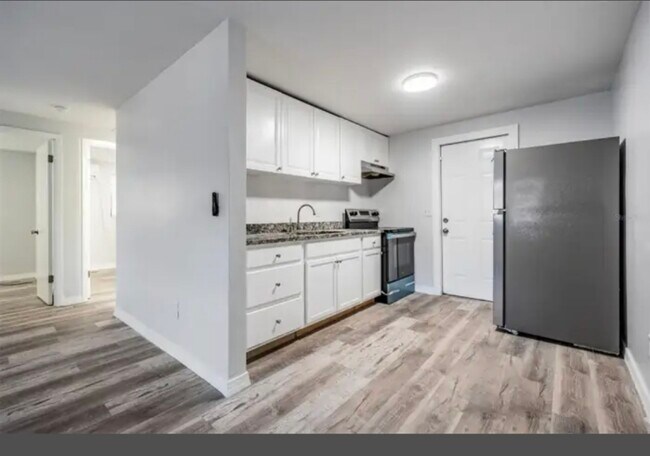 Building Photo - 1707 E Idell St