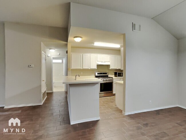 Foto del edificio - 6204 Duchess Dr