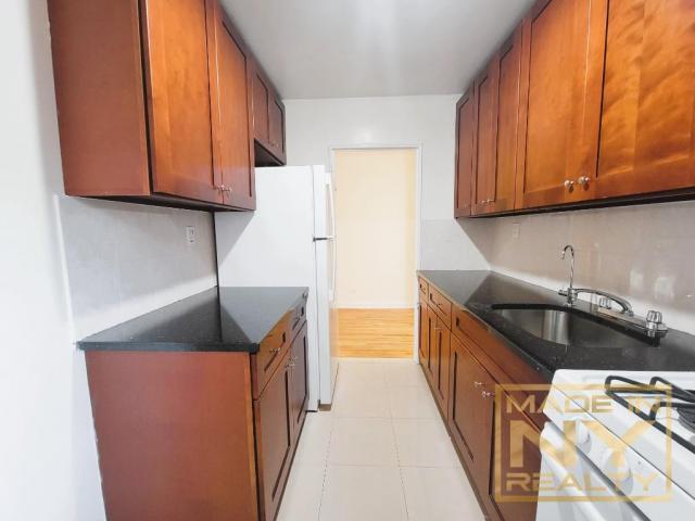 Foto del edificio - 1 bedroom in Briarwood NY 11435