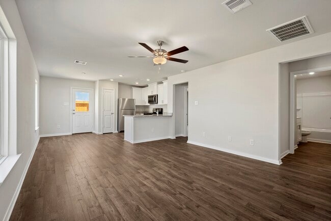 Building Photo - 15866 Berry Hl Dr