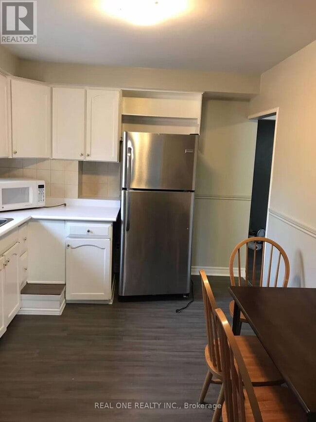 Building Photo - 53 Cairnside Crescent