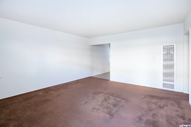 Building Photo - 12717 Vanowen St