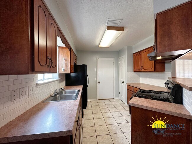 Building Photo - Lovely 3 Bedroom Home in Fort Walton Beach