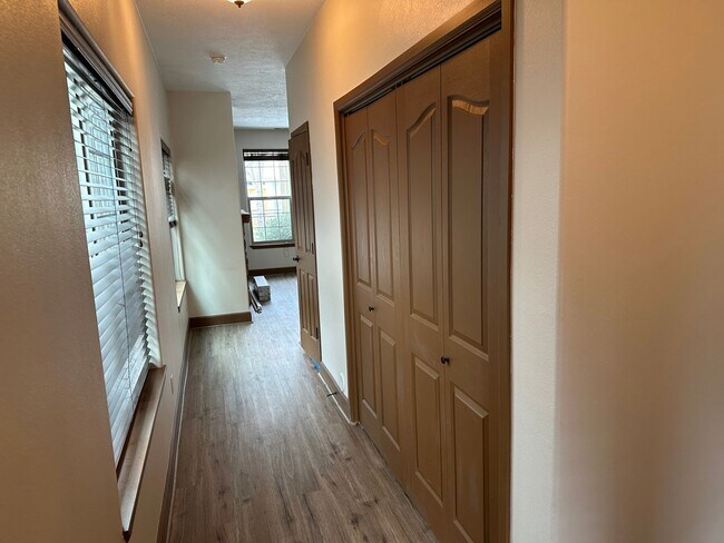 Building Photo - Willow Lake Loop Townhome