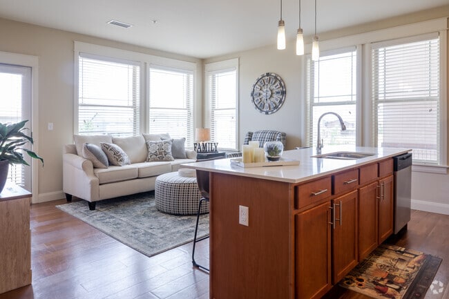 2HAB, 2BA - 1.149SF - Everleigh Central Park 55+ Active Adult Apartments