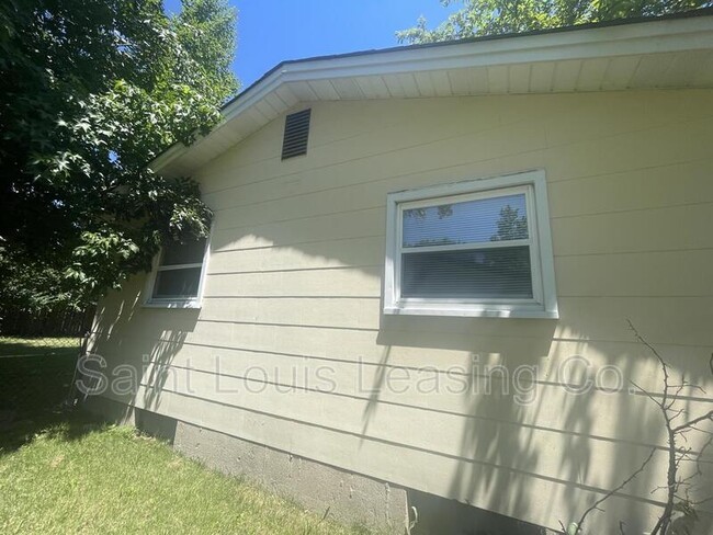 Building Photo - 1427 Widefields Ln