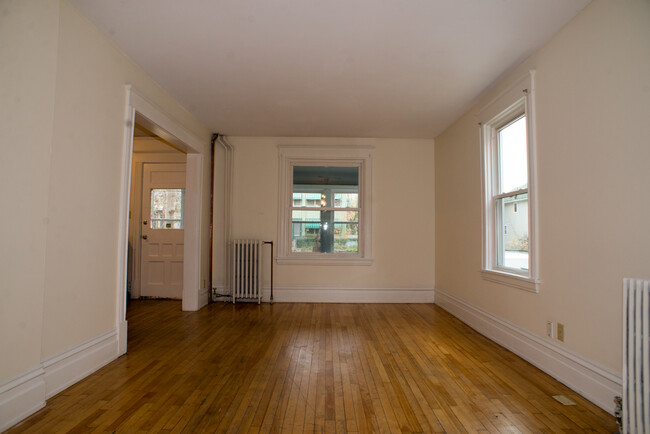 Living room. - 1031 14th Ave SE