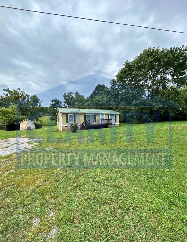 Foto del edificio - Charming 3-Bedroom with Large Yard