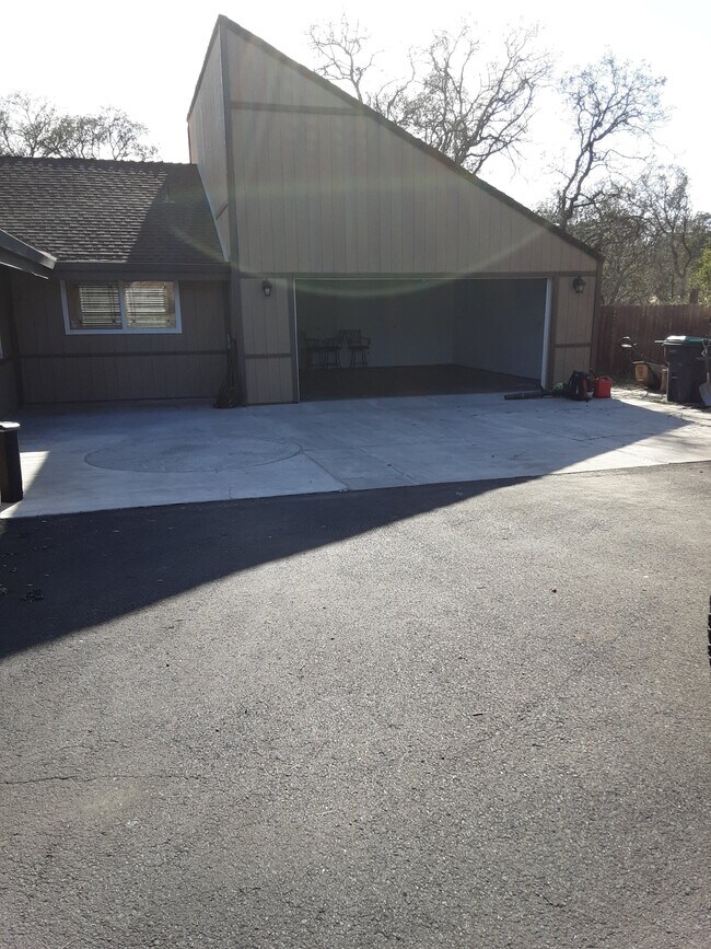 Foto del edificio - 21445 Wilcox Rd