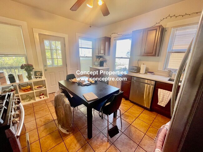 Building Photo - 89 Hillside St