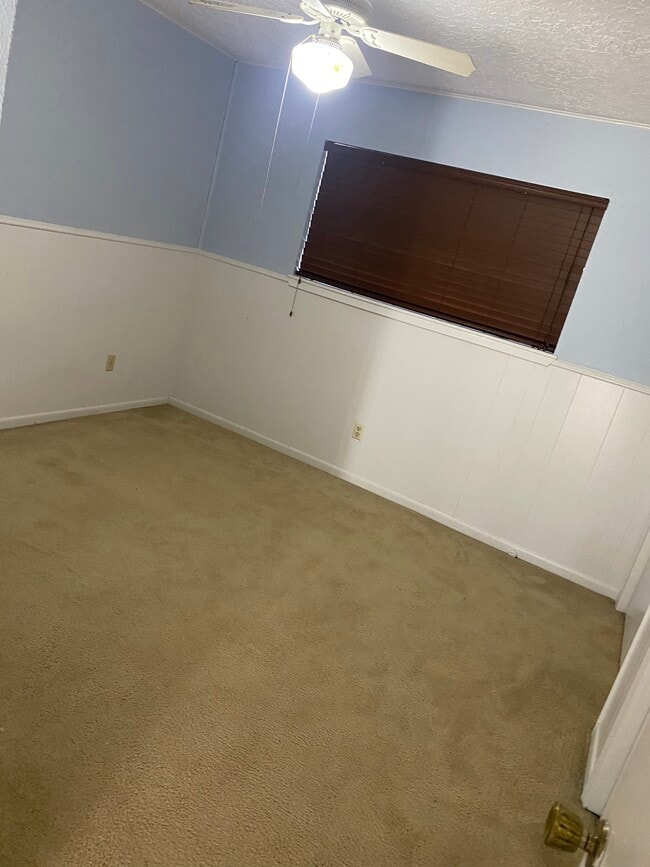 Building Photo - 3919 Red Oak Dr