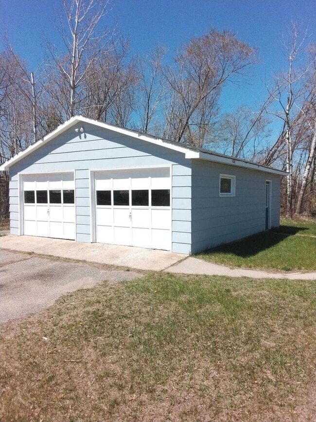 Building Photo - 3 Bedroom home