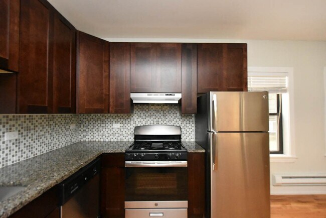 Building Photo - 811 Elm St