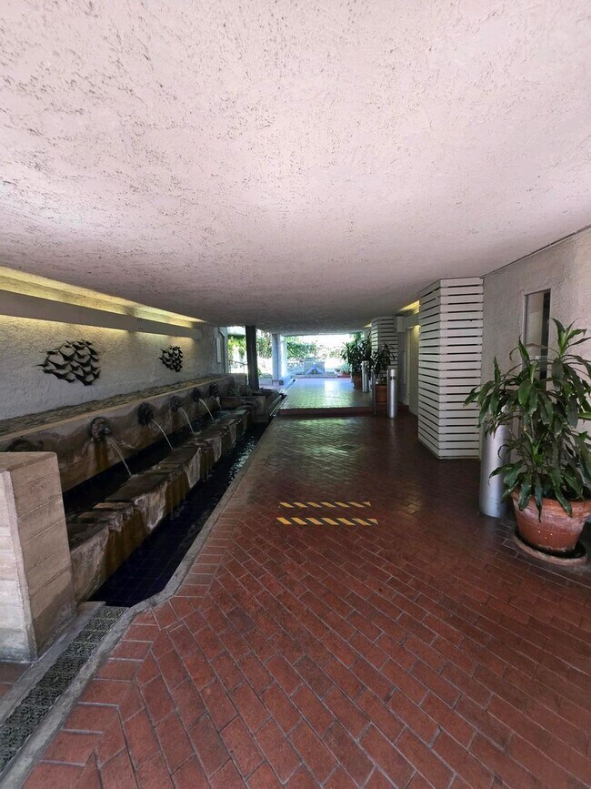 Foto del edificio - Culver city Condo for rent minutes to down...